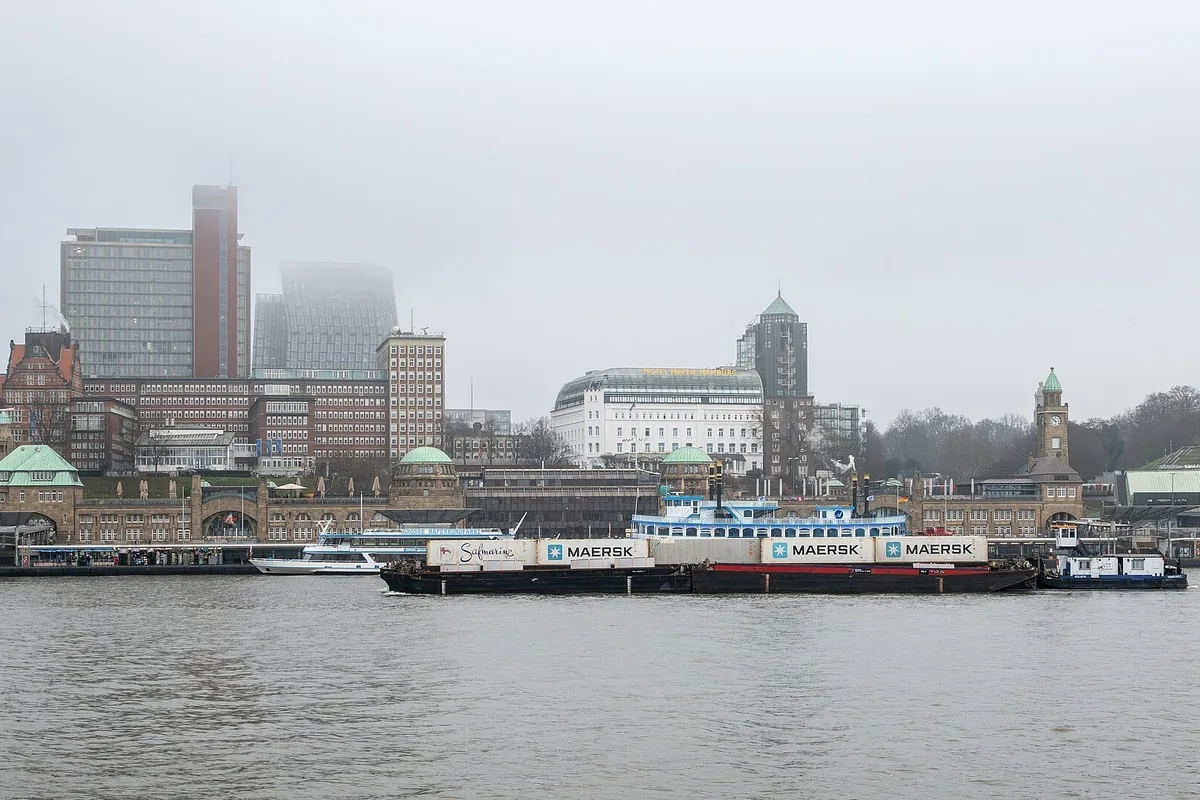 St. Pauli Landungsbrücken am Hamburger Hafen
